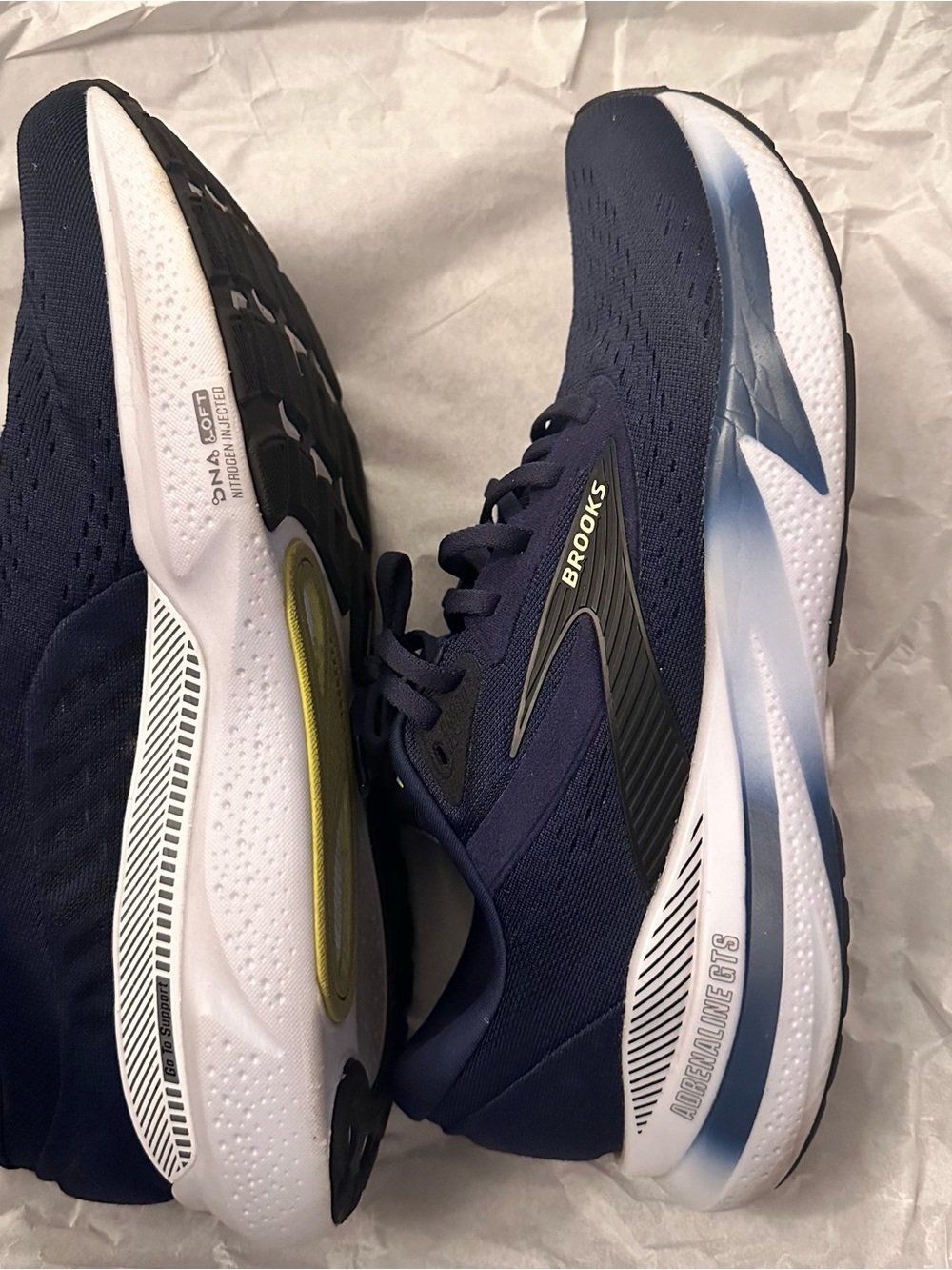 Brooks Men's Adrenaline GTS 24
Navy (Size 9.5) FINAL $55 - Picture 5 of 7